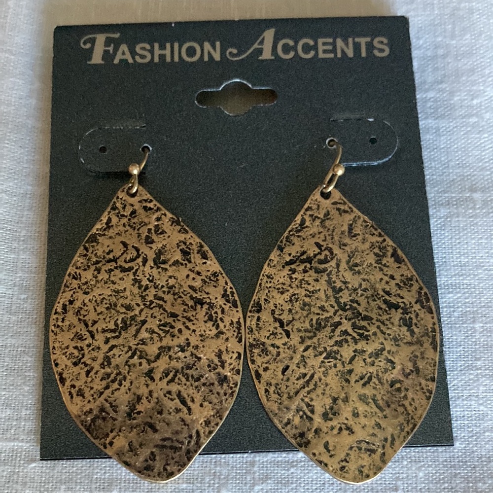 NWOT FASHION ACCENTS ant. gt metal appx  2 1/4” x 1 1/4” ears